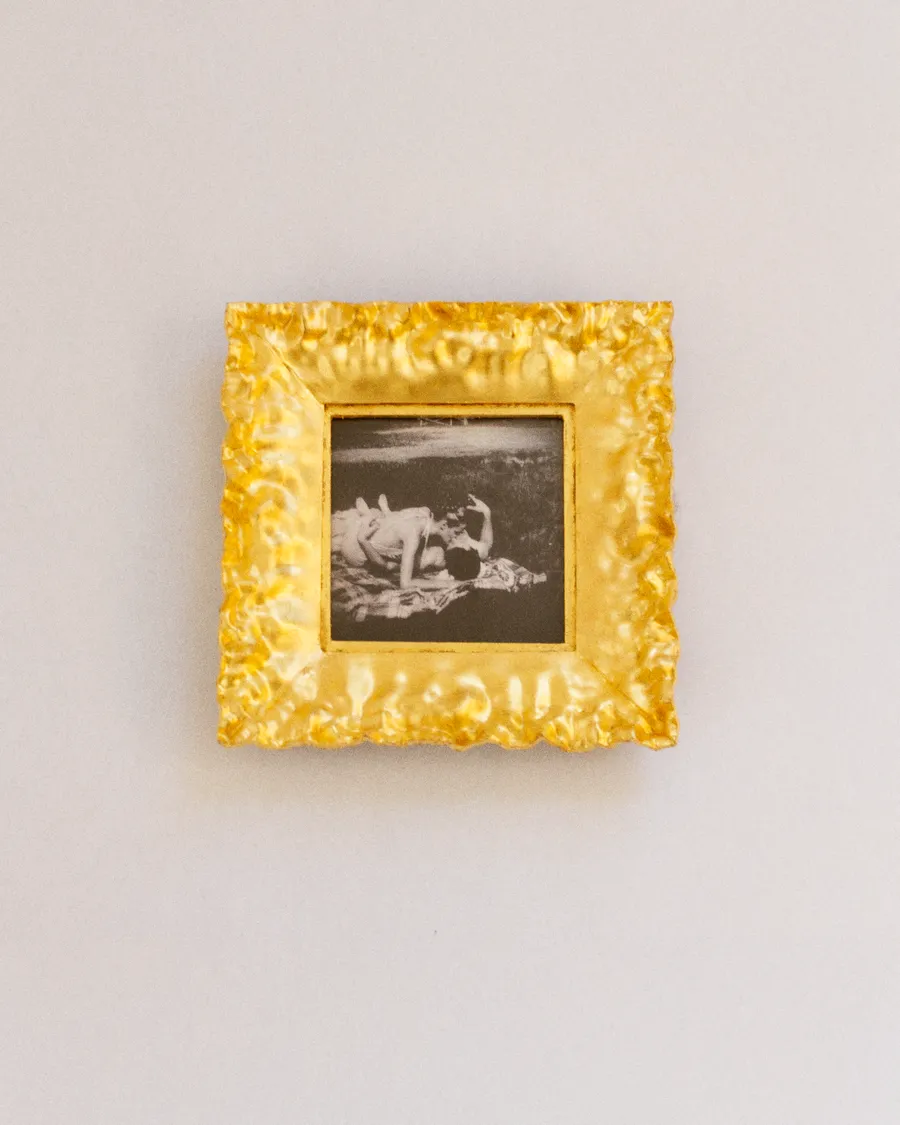 Gilt Randomness Frame
